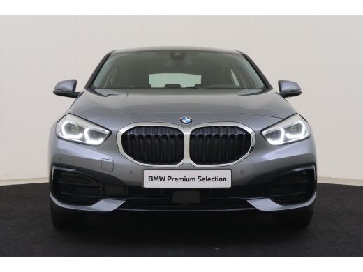 BMW 1 Serie 118i Sport Line Automaat / Sportstoelen / Achteruitrijcamera / LED / Cruise Control / Live Cockpi... ActivLease financial lease