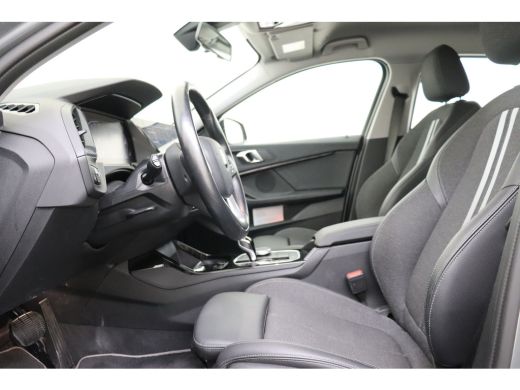 BMW 1 Serie 118i Sport Line Automaat / Sportstoelen / Achteruitrijcamera / LED / Cruise Control / Live Cockpi... ActivLease financial lease