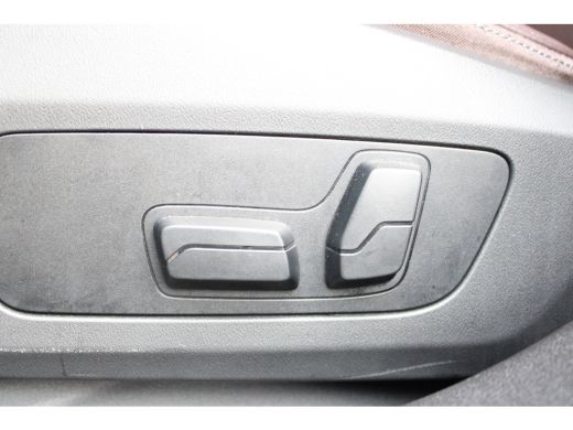 BMW 1 Serie 120 M Sport Automaat / Sportstoelen / M Adaptief onderstel / Comfort Access / Adaptieve LED / Par... ActivLease financial lease