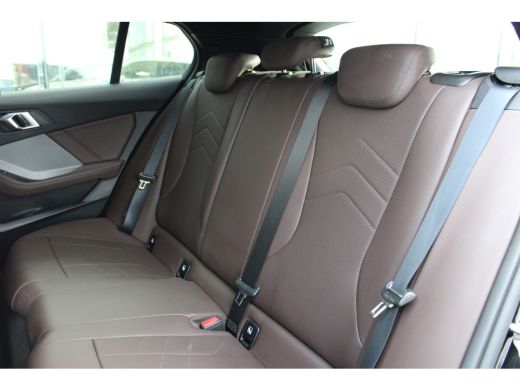 BMW 1 Serie 120 M Sport Automaat / Sportstoelen / M Adaptief onderstel / Comfort Access / Adaptieve LED / Par... ActivLease financial lease