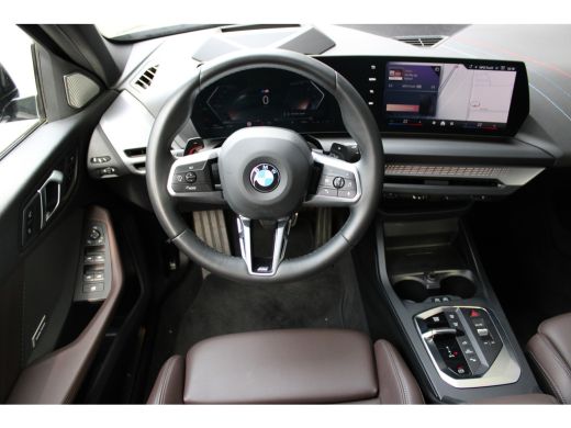 BMW 1 Serie 120 M Sport Automaat / Sportstoelen / M Adaptief onderstel / Comfort Access / Adaptieve LED / Par... ActivLease financial lease