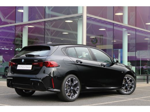 BMW 1 Serie 120 M Sport Automaat / Sportstoelen / M Adaptief onderstel / Comfort Access / Adaptieve LED / Par... ActivLease financial lease