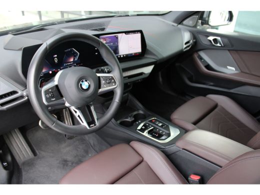 BMW 1 Serie 120 M Sport Automaat / Sportstoelen / M Adaptief onderstel / Comfort Access / Adaptieve LED / Par... ActivLease financial lease