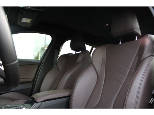 BMW 1 Serie 120 M Sport Automaat / Sportstoelen / M Adaptief onderstel / Comfort Access / Adaptieve LED / Par... ActivLease financial lease