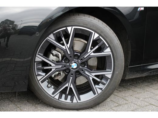 BMW 1 Serie 120 M Sport Automaat / Sportstoelen / M Adaptief onderstel / Comfort Access / Adaptieve LED / Par... ActivLease financial lease