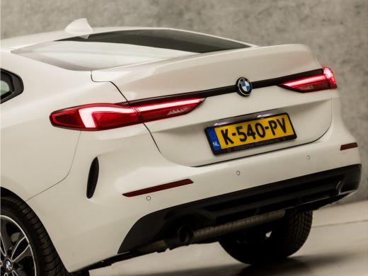 BMW 2 Serie Gran Coupé 218i Sport Automaat (APPLE CARPLAY, M STUUR, GROOT NAVI, LEDER, SFEERVERLICHTING, SPOR... ActivLease financial lease