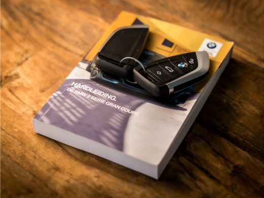 BMW 2 Serie Gran Coupé 218i Sport Automaat (APPLE CARPLAY, M STUUR, GROOT NAVI, LEDER, SFEERVERLICHTING, SPOR... ActivLease financial lease