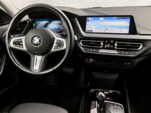 BMW 2 Serie Gran Coupé 218i Sport Automaat (APPLE CARPLAY, M STUUR, GROOT NAVI, LEDER, SFEERVERLICHTING, SPOR... ActivLease financial lease
