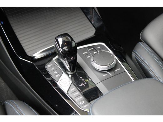 BMW X3 xDrive30e High Executive M Sport Automaat / Panoramadak / Trekhaak / Sportstoelen / LED / Parking... ActivLease financial lease