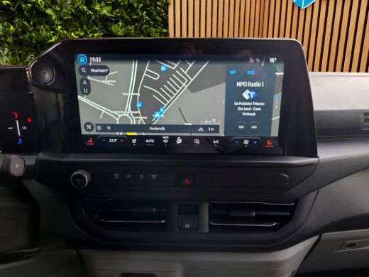 Ford E-Transit Custom 340 L2H1 Limited 65 kWh 218PK Trekhaak inklapbaar | 2300KG Trekgewicht | Camera | Ford App ActivLease financial lease