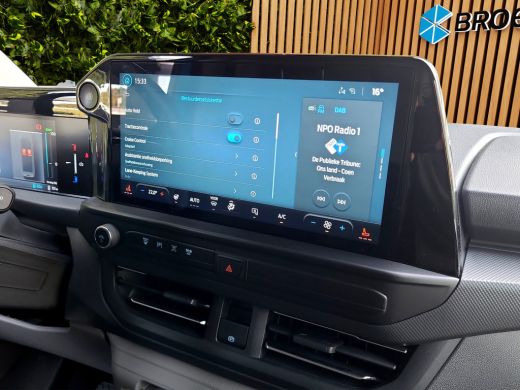 Ford E-Transit Custom 340 L2H1 Limited 65 kWh 218PK Trekhaak inklapbaar | 2300KG Trekgewicht | Camera | Ford App ActivLease financial lease