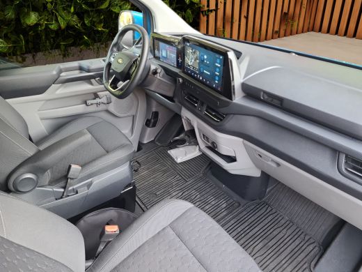 Ford E-Transit Custom 340 L2H1 Limited 65 kWh 218PK Trekhaak inklapbaar | 2300KG Trekgewicht | Camera | Ford App ActivLease financial lease