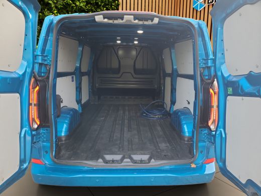 Ford E-Transit Custom E-Transit Custom 340 L2H1 Limited 65 kWh 218PK | Trekhaak inklapbaar | Adaptieve cruise | 17" Lic... ActivLease financial lease