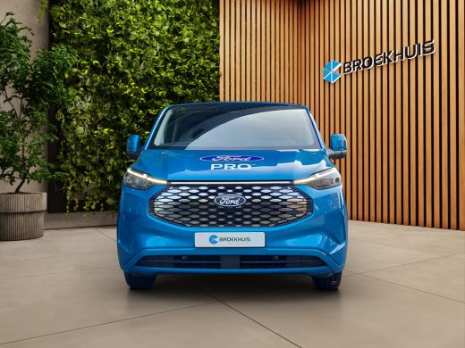 Ford E-Transit Custom E-Transit Custom 340 L2H1 Limited 65 kWh 218PK | Trekhaak inklapbaar | Adaptieve cruise | 17" Lic... ActivLease financial lease