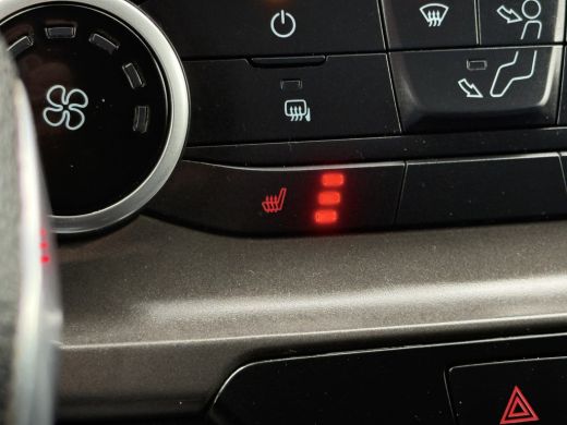 Ford Transit Custom 2.0 TDCI 130 PK AUTOMAAT / L2H1 / TREND / TREKHAAK / CRUISE / CAMERA / NAVI / LED ActivLease financial lease