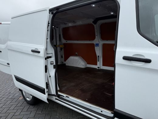 Ford Transit Custom 2.0 TDCI 130 PK AUTOMAAT / L2H1 / TREND / TREKHAAK / CRUISE / CAMERA / NAVI / LED ActivLease financial lease
