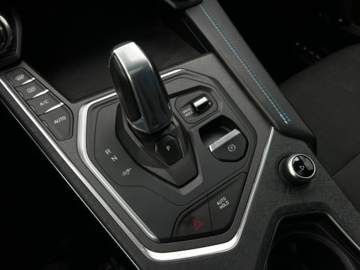 Lynk & Co 01 1.5 4X ZWART OP VOORRAAD! NL AUTO | CAMERA | PANO | ActivLease financial lease