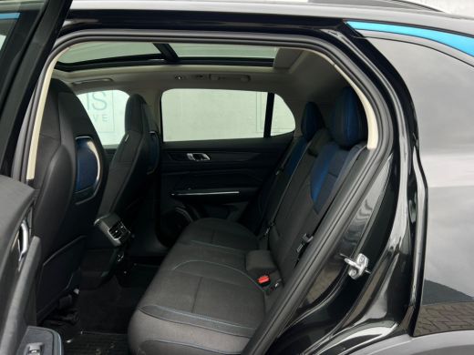 Lynk & Co 01 1.5 4X ZWART OP VOORRAAD! NL AUTO | CAMERA | PANO | ActivLease financial lease