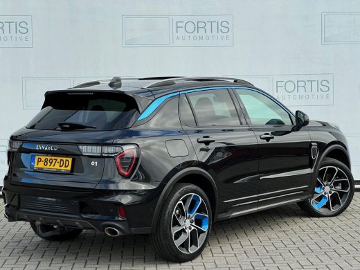 Lynk & Co 01 1.5 4X ZWART OP VOORRAAD! NL AUTO | TREKHAAK | CAMERA | PANO | ActivLease financial lease