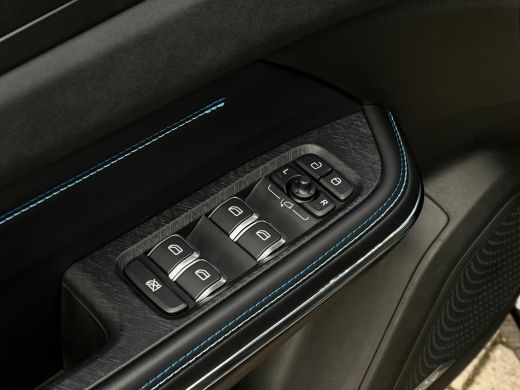 Lynk & Co 01 1.5 4X ZWART OP VOORRAAD! NL AUTO | TREKHAAK | CAMERA | PANO | ActivLease financial lease