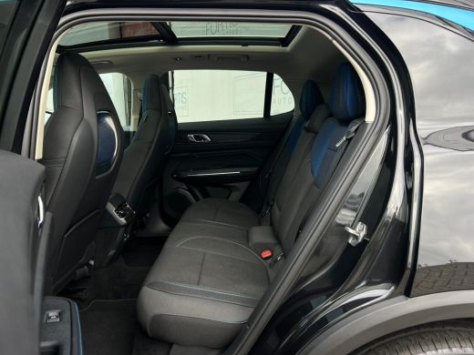 Lynk & Co 01 1.5 4X ZWART OP VOORRAAD! NL AUTO | TREKHAAK | CAMERA | PANO | ActivLease financial lease