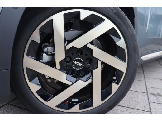 Mini Countryman C Automaat / Favoured Trim / Pakket XL / 19" Kaleido Spoke 2-tone / Trekhaak ActivLease financial lease
