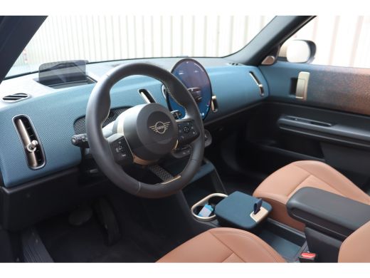 Mini Countryman C Automaat / Favoured Trim / Pakket XL / 19" Kaleido Spoke 2-tone / Trekhaak ActivLease financial lease