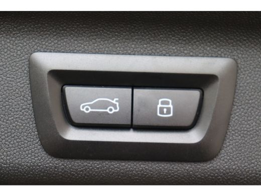 Mini Countryman C Automaat / Favoured Trim / Pakket XL / 19" Kaleido Spoke 2-tone / Trekhaak ActivLease financial lease