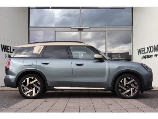 Mini Countryman C Automaat / Favoured Trim / Pakket XL / 19" Kaleido Spoke 2-tone / Trekhaak ActivLease financial lease