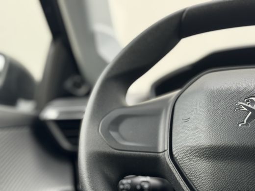 Peugeot 208 1.2 PureTech Like 74PK | Trekhaak | Airco | Bandenspanningscontrolesysteem | Bluetooth | Cruise C... ActivLease financial lease