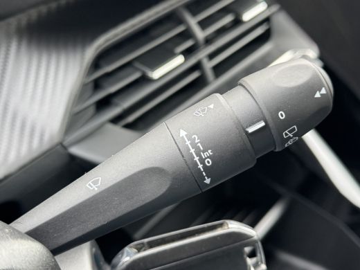 Peugeot 208 1.2 PureTech Like 74PK | Trekhaak | Airco | Bandenspanningscontrolesysteem | Bluetooth | Cruise C... ActivLease financial lease