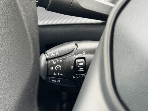 Peugeot 208 1.2 PureTech Like 74PK | Trekhaak | Airco | Bandenspanningscontrolesysteem | Bluetooth | Cruise C... ActivLease financial lease