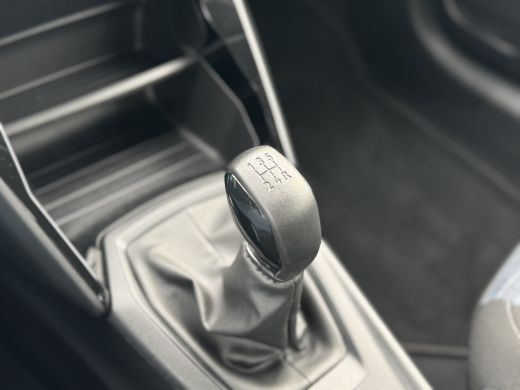 Peugeot 208 1.2 PureTech Like 74PK | Trekhaak | Airco | Bandenspanningscontrolesysteem | Bluetooth | Cruise C... ActivLease financial lease