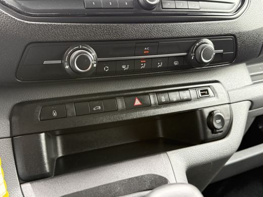 Peugeot Expert 1.5 BlueHDI 102 PK / L2H1 / TREKHAAK / AIRCO / CRUISE / 48.216 KM!! / PDC ActivLease financial lease