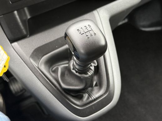 Peugeot Expert 1.5 BlueHDI 102 PK / L2H1 / TREKHAAK / AIRCO / CRUISE / 48.216 KM!! / PDC ActivLease financial lease