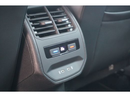 Seat Leon 1.5 eTSI FR FULL LED | STOEL/STUURVERW. | CAMERA | ACC | KEYLESS | ActivLease financial lease