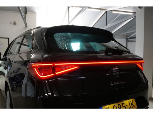 Seat Leon 1.5 eTSI FR FULL LED | STOEL/STUURVERW. | CAMERA | ACC | KEYLESS | ActivLease financial lease