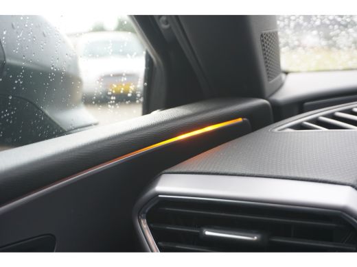 Seat Leon 1.5 eTSI FR FULL LED | STOEL/STUURVERW. | CAMERA | ACC | KEYLESS | ActivLease financial lease