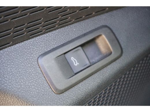 Skoda Octavia Combi 1.0 e-TSI Automaat Edition Plus | TREKHAAK | STOEL/STUUR VERW. | LEDER/ ALCANTARA | ActivLease financial lease