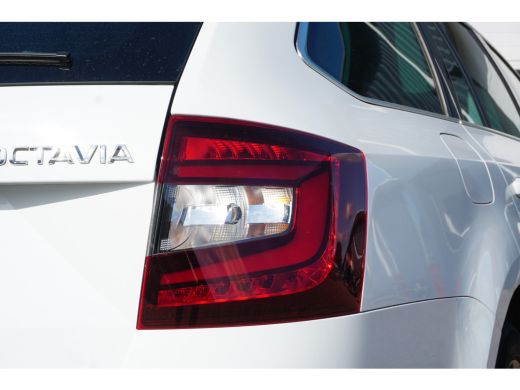 Skoda Octavia Combi 1.0 TSI Automaat Clever Edition | PARELMOER WIT | TREKHAAK | STOELVERW. | ActivLease financial lease