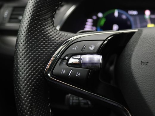 Skoda Superb Combi 1.4 TSI iV Sportline Business 218PK DSG Pano-Schuifdak, Trekhaak, Matrix-LED Verlichting, N... ActivLease financial lease