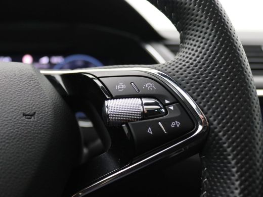 Skoda Superb Combi 1.4 TSI iV Sportline Business 218PK DSG Pano-Schuifdak, Trekhaak, Matrix-LED Verlichting, N... ActivLease financial lease