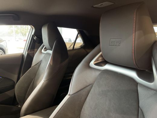 Toyota C-HR 2.0 Plug-in Hybrid 220 GR SPORT ActivLease financial lease