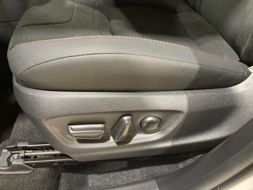 Toyota C-HR 2.0 Plug-in Hybrid 220 GR SPORT ActivLease financial lease