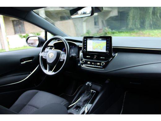 Toyota Corolla 1.8 HYBRID AUT. DYNAMIC NAVI/CAMERA/CARPLAY ActivLease financial lease