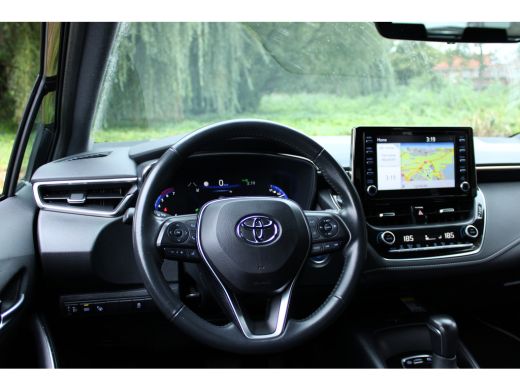 Toyota Corolla 1.8 HYBRID AUT. DYNAMIC NAVI/CAMERA/CARPLAY ActivLease financial lease
