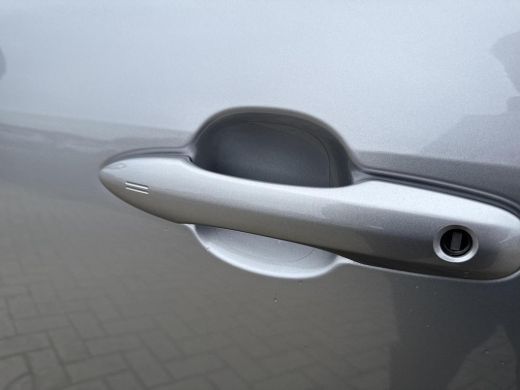 Toyota Yaris Cross 1.5 Hybrid 115 First Edition **STOEL EN STUURWIELVERWARMING/ ADAPTIEF CRUISE CONTROL/ KEYLESS/ PA... ActivLease financial lease