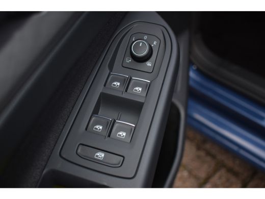 Volkswagen Golf Life Edition eHybrid TREKHAAK | APP. CONNECT | ADAPT. CRUISE | STOELVERWARMING |DAB | LED ActivLease financial lease