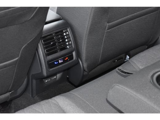 Volkswagen Golf Life Edition eHybrid TREKHAAK | APP. CONNECT | ADAPT. CRUISE | STOELVERWARMING |DAB | LED ActivLease financial lease