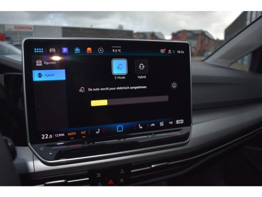 Volkswagen Golf Life Edition eHybrid TREKHAAK | APP. CONNECT | ADAPT. CRUISE | STOELVERWARMING |DAB | LED ActivLease financial lease